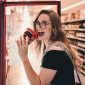 девушка, брюнетка, 25-30 лет